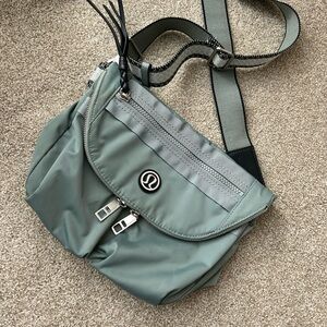 lululemon athletica Festival Bag 5L Earl Gray